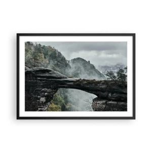 Póster en marco negro - Un arco de piedra rodeado de montañas brumosas y bosques. - 70x50cm - La aventura está a punto de comenzar - Decoración de pared moderna para salón y dormitorio ARTTOR
