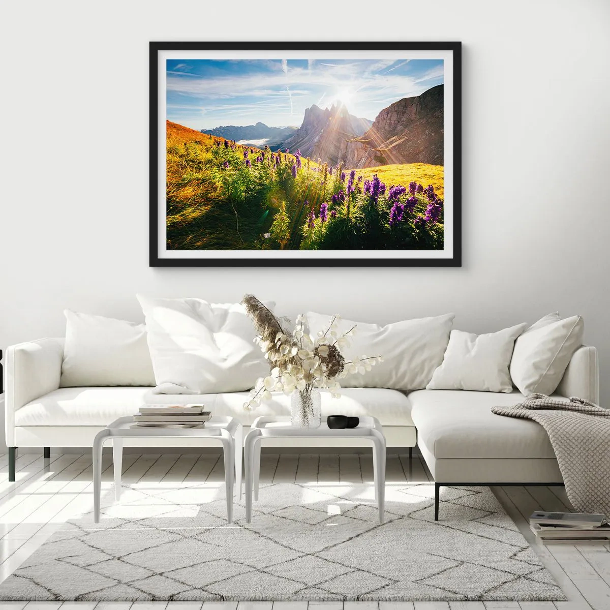 Póster en marco negro - Paisaje de montaña con flores a la luz del sol naciente. - 100x70cm - La vida secreta de las hierbas - Decoración de pared moderna para salón y dormitorio ARTTOR