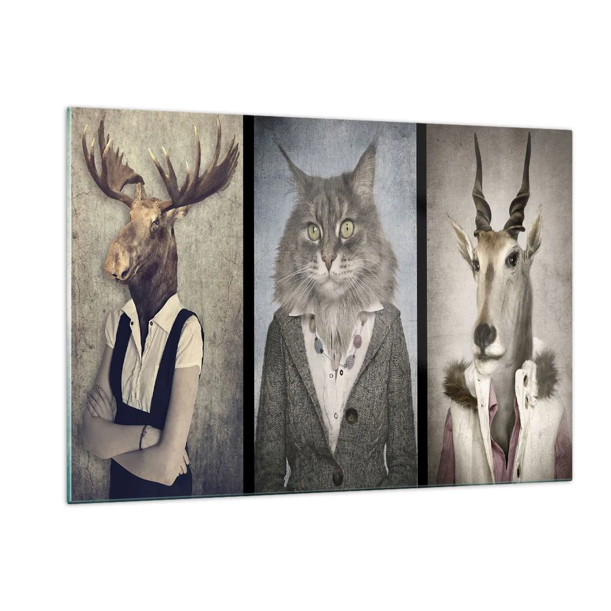 Cuadro sobre vidrio - Impresiones sobre Vidrio - Tres retratos surrealistas de animales con elegantes trajes humanos. - 120x80cm - Las pieles vuelven a estar de moda - Decoración de pared moderna para salón y dormitorio ARTTOR