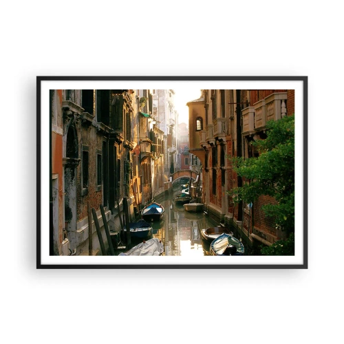 Póster en marco negro - Un pintoresco canal en Venecia con barcos y un puente. - 100x70cm - En un callejón veneciano - Decoración de pared moderna para salón y dormitorio ARTTOR