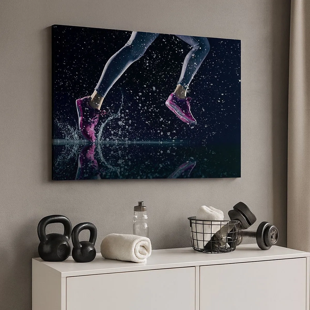 Cuadro sobre lienzo - Impresión de Imagen - Una toma dinámica de una carrera bajo la lluvia contra un fondo negro. - 70x50cm - Fuerza de impulso - Decoración de pared moderna para salón y dormitorio ARTTOR