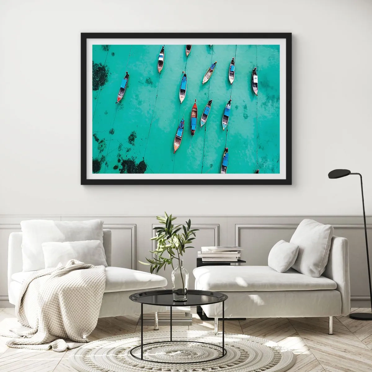 Póster en marco negro - Una vista aérea de barcos en aguas turquesas. - 70x50cm - En alegre espera - Decoración de pared moderna para salón y dormitorio ARTTOR