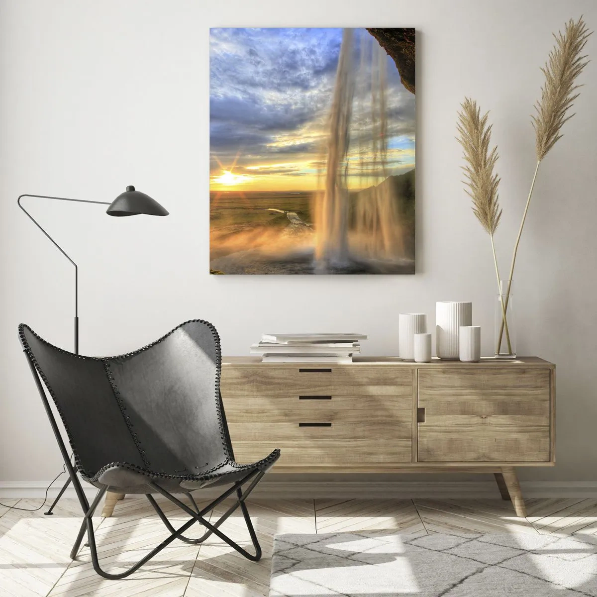 Cuadro sobre vidrio - Impresiones sobre Vidrio - Una cascada iluminada por la luz del sol con un paisaje como telón de fondo. - 70x100cm - El mundo tras el velo de las gotas - Decoración de pared moderna para salón y dormitorio ARTTOR