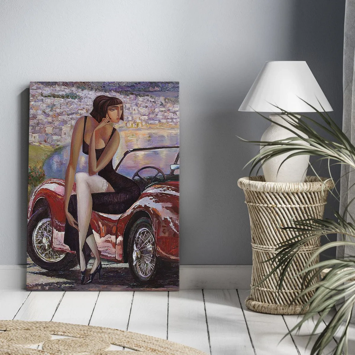 Cuadro sobre lienzo - Impresión de Imagen - Una mujer junto a un coche rojo con un pueblo al fondo - 50x70cm - Paseo veraniego - Decoración de pared moderna para salón y dormitorio ARTTOR