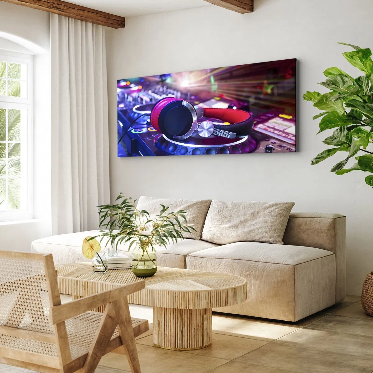 Cuadro sobre lienzo - Impresión de Imagen - Auriculares de DJ en una consola iluminada por focos en una fiesta - 160x50cm - Empieza la fiesta - Decoración de pared moderna para salón y dormitorio ARTTOR