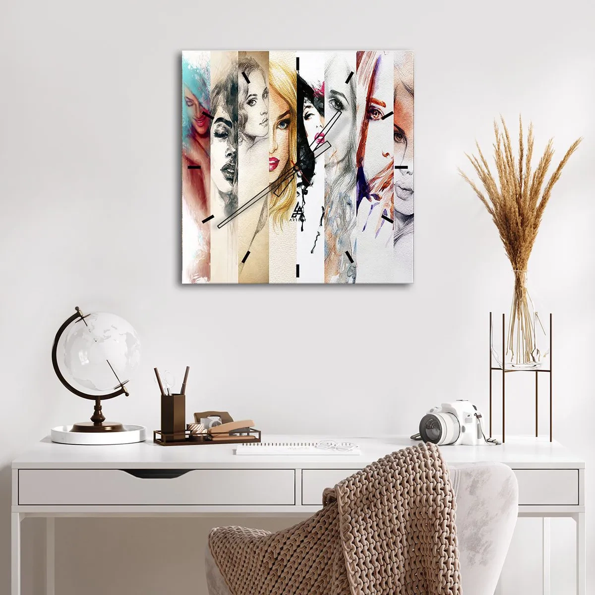 Reloj de pared - Reloj de vidrio - Una colección de retratos de mujeres en varios estilos artísticos. - 30x30cm - Y siempre eres tú - Decoración de pared moderna para salón y dormitorio ARTTOR
