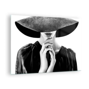 Cuadro sobre vidrio - Impresiones sobre Vidrio - Mujer elegante vestida de negro con un sombrero que le cubre la cara. - 70x50cm - Belleza oculta - Decoración de pared moderna para salón y dormitorio ARTTOR