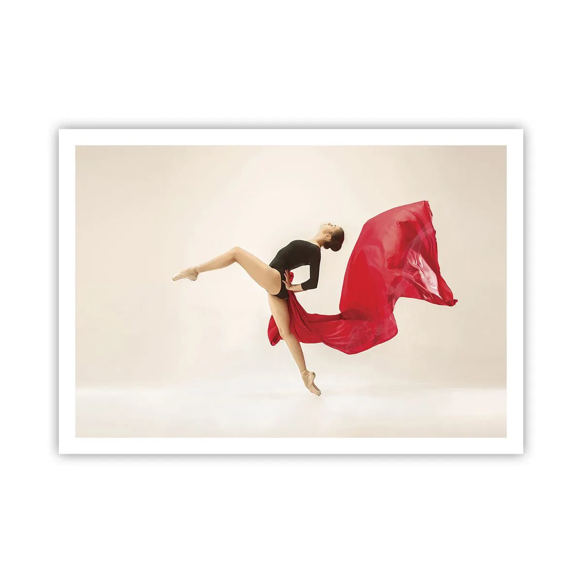 Póster - Una bailarina dinámica con un traje negro y tela roja en movimiento. - 100x70cm - Rojo y negro - Decoración de pared moderna para salón y dormitorio ARTTOR