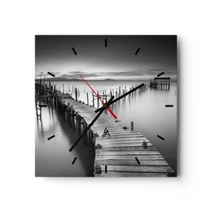 Reloj de pared - Reloj de vidrio - Un embarcadero de madera en un lago tranquilo en tonos grises. - 30x30cm - La calma de una orilla olvidada - Decoración de pared moderna para salón y dormitorio ARTTOR