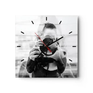 Reloj de pared - Reloj de vidrio - Retrato de doble exposición en blanco y negro de un fotógrafo. - 30x30cm - Creador y creación - Decoración de pared moderna para salón y dormitorio ARTTOR