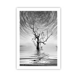 Póster - La estrella gira sobre un árbol solitario en el agua. - 50x70cm - Una sinfonía de la naturaleza - Decoración de pared moderna para salón y dormitorio ARTTOR