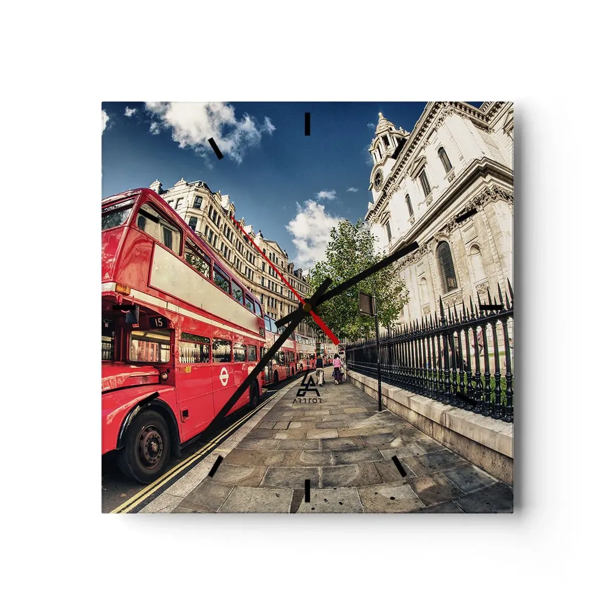 Reloj de pared - Reloj de vidrio - Autobús rojo de dos pisos en Londres, cerca de la calle y la catedral. - 30x30cm - Una calle de Londres en gris y rojo - Decoración de pared moderna para salón y dormitorio ARTTOR