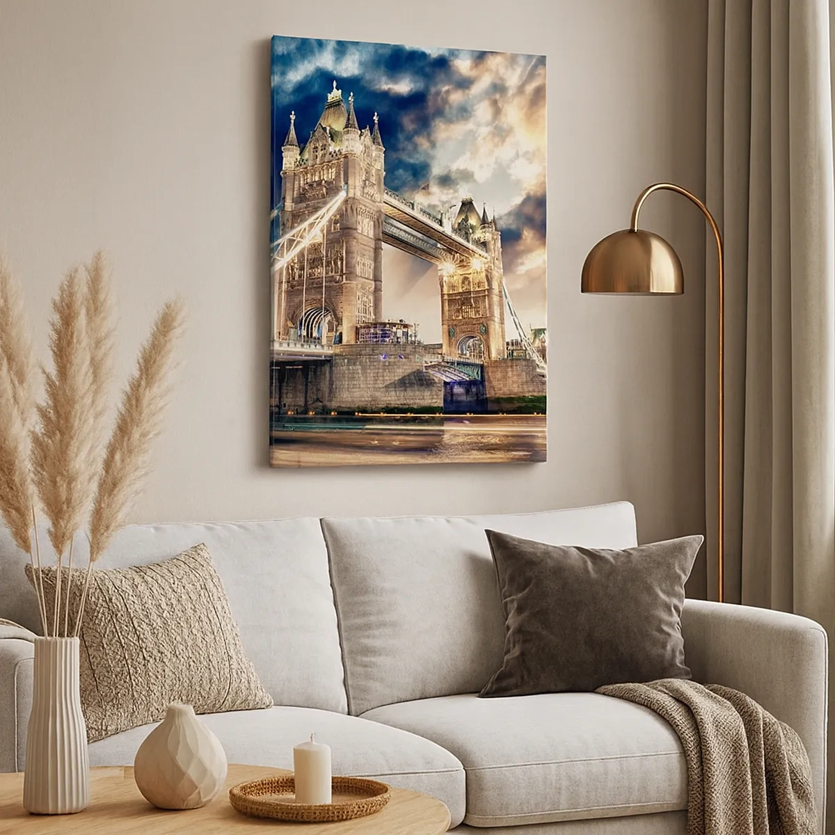 Cuadro sobre lienzo - Impresión de Imagen - El Tower Bridge al anochecer contra un cielo dinámico - 50x70cm - Un monumento a un imperio victoriano - Decoración de pared moderna para salón y dormitorio ARTTOR