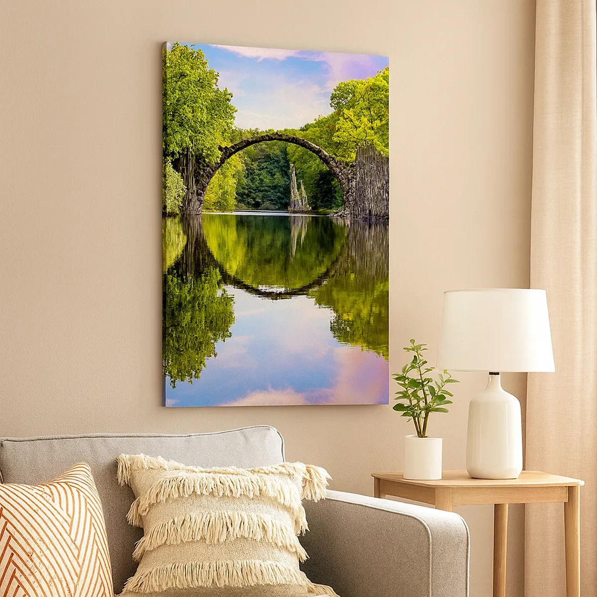 Cuadro sobre lienzo - Impresión de Imagen - Un puente de piedra sobre un río con un reflejo perfecto en el agua. - 50x70cm - En el punto de encuentro de dos mundos - Decoración de pared moderna para salón y dormitorio ARTTOR