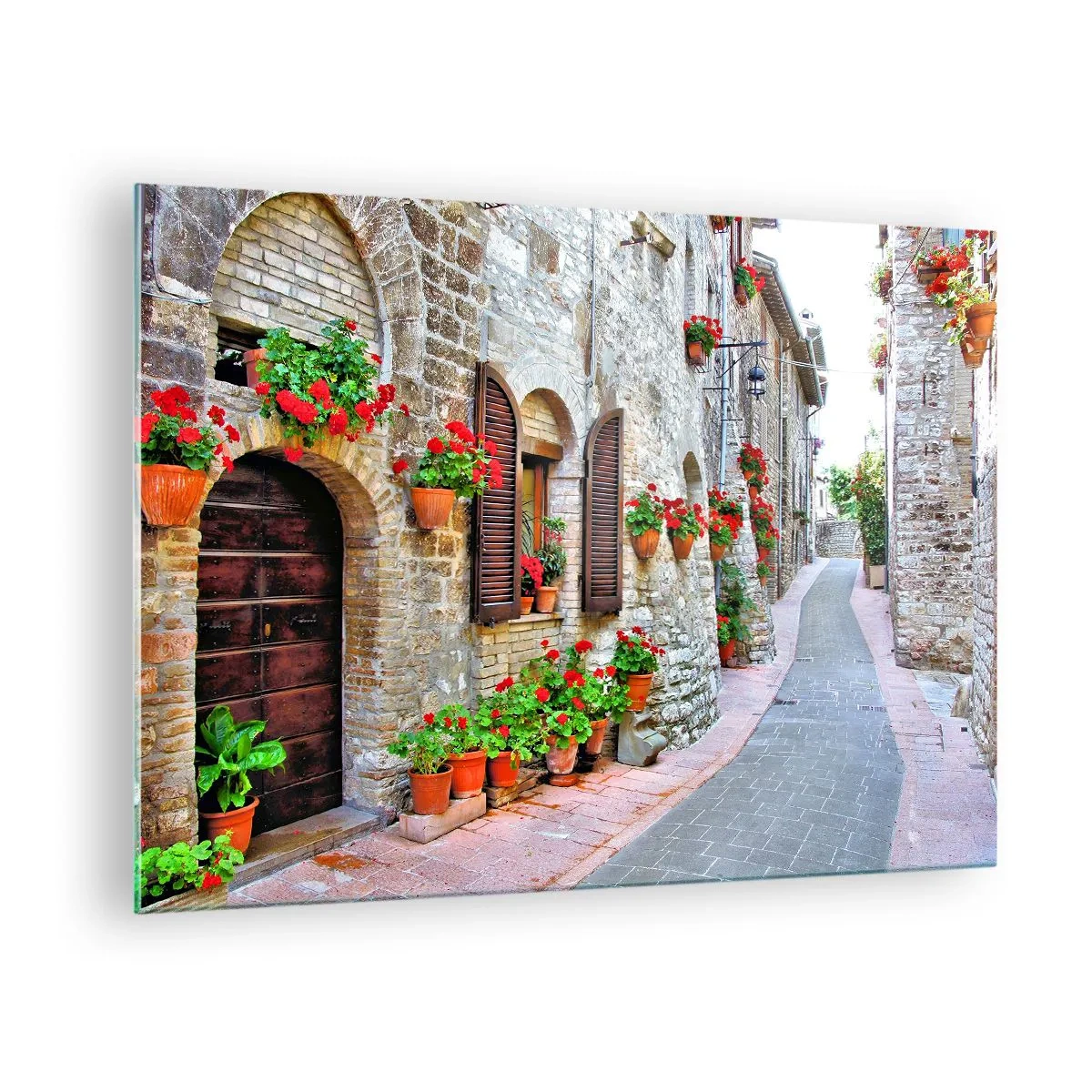 Cuadro sobre vidrio - Impresiones sobre Vidrio - Una calle pintoresca con paredes de piedra y flores rojas. - 70x50cm - Ambiente italiano - Decoración de pared moderna para salón y dormitorio ARTTOR