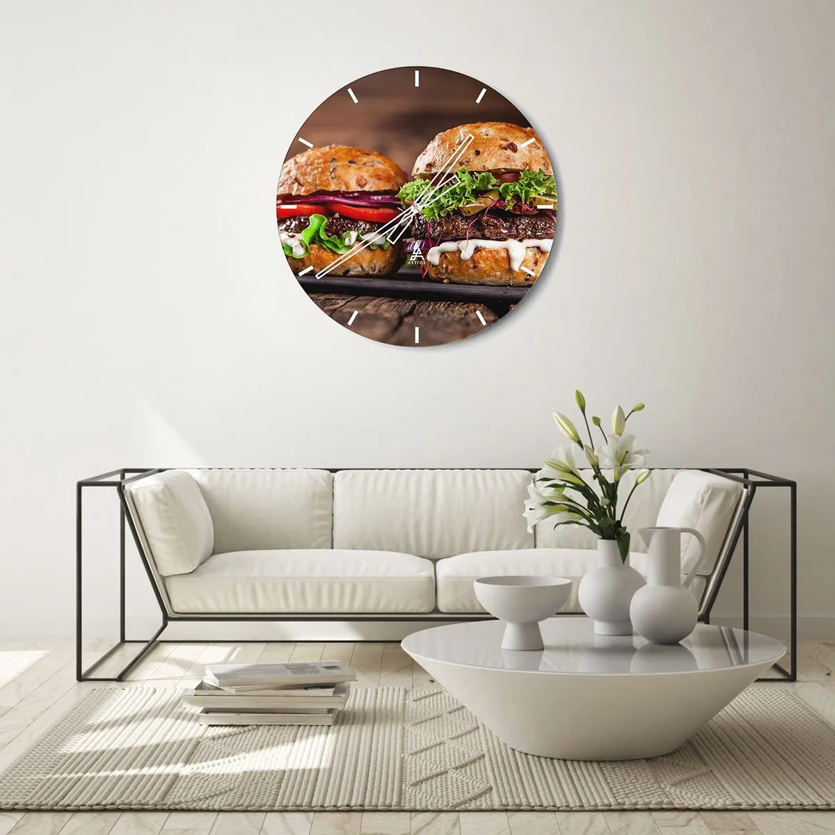 Reloj de pared - Reloj de vidrio - Deliciosas hamburguesas sobre un fondo de madera - 30x30cm - El sueño americano - Decoración de pared moderna para salón, cocina y dormitorio ARTTOR