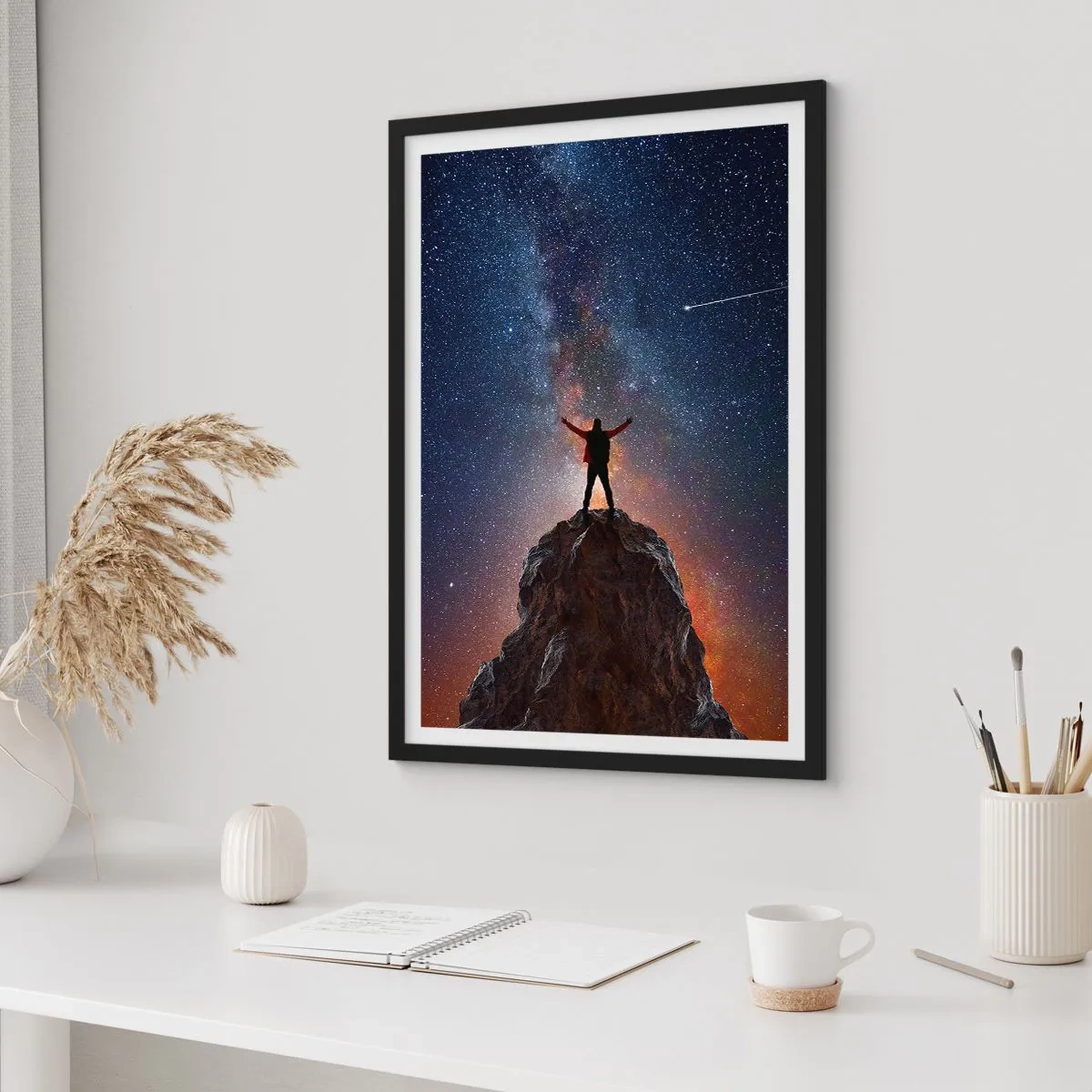 Póster en marco negro - Silueta en la cima de una roca con un cielo estrellado al fondo - 50x70cm - ¡El poder está conmigo! - Decoración de pared moderna para salón y dormitorio ARTTOR
