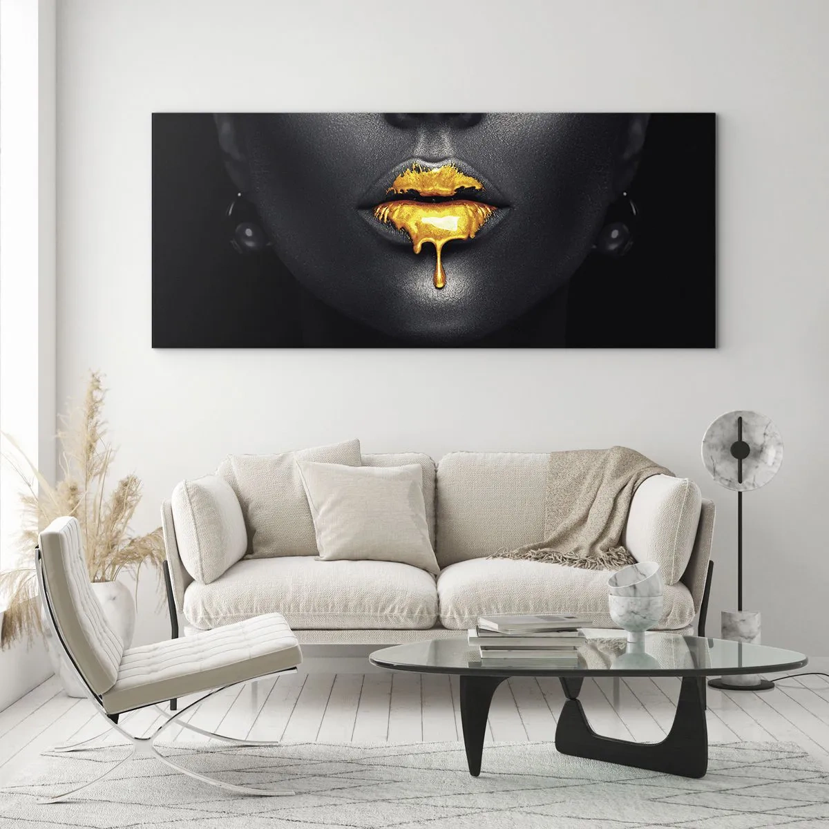 Cuadro sobre vidrio - Impresiones sobre Vidrio - Retrato en negro y dorado de una mujer con una gota de oro en los labios. - 140x50cm - Labios de oro - Decoración de pared moderna para salón y dormitorio ARTTOR