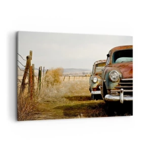 Cuadro sobre lienzo - Impresión de Imagen - Dos coches viejos en un camino de tierra junto a una valla de madera. - 120x80cm - Un merecido descanso - Decoración de pared moderna para salón y dormitorio ARTTOR
