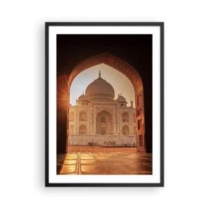 Póster en marco negro - La estructura monumental vista a través del arco ornamentado al atardecer. - 50x70cm - Un monumento al amor sobrenatural - Decoración de pared moderna para salón y dormitorio ARTTOR