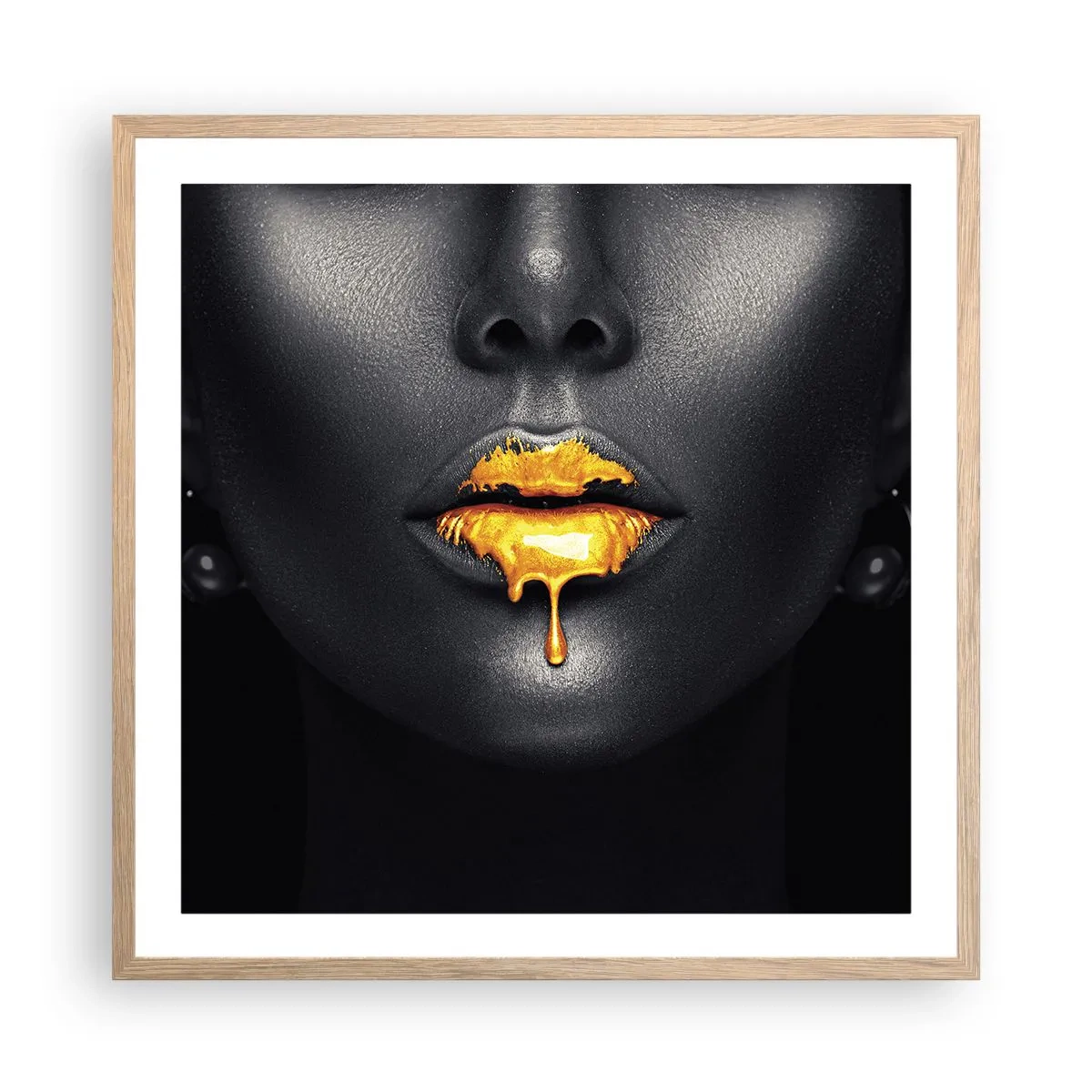 Póster en marco roble claro - Labios de oro - 60x60 cm