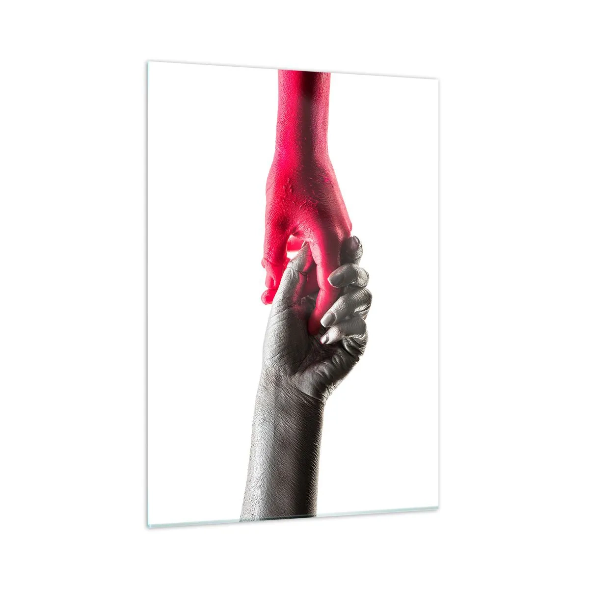 Cuadro sobre vidrio - Impresiones sobre Vidrio - Primer plano de dos manos, una negra y otra roja, abrazándose. - 50x70cm - Juntos, aunque diferentes - Decoración de pared moderna para salón y dormitorio ARTTOR
