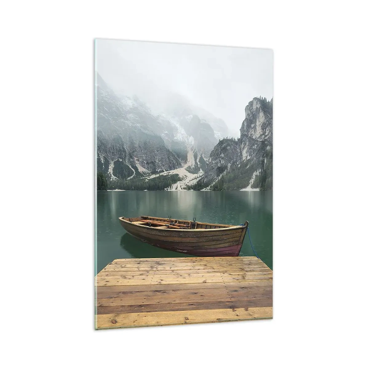 Cuadro sobre vidrio - Impresiones sobre Vidrio - Un barco de madera en un muelle en un lago rodeado de montañas. - 80x120cm - Paisaje inolvidable - Decoración de pared moderna para salón y dormitorio ARTTOR