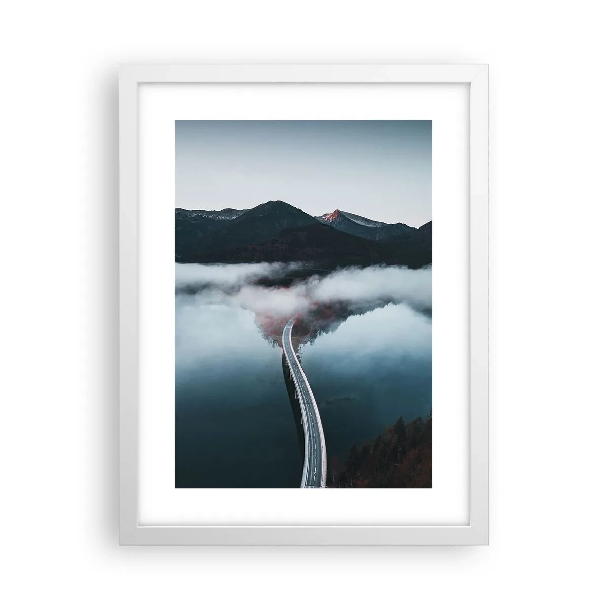 Póster en marco blanco - Sobre el agua lisa como un espejo - 30x40 cm