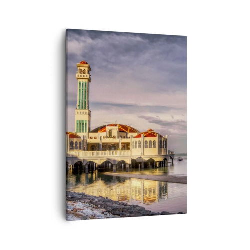 Cuadro sobre lienzo - Impresión de Imagen - Un impresionante edificio con un minarete sobre el agua rodeado de un paisaje tranquilo. - 50x70cm - Templo de la naturaleza - Decoración de pared moderna para salón y dormitorio ARTTOR