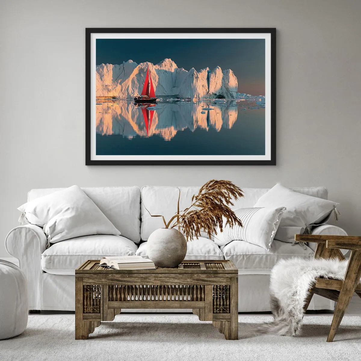 Póster en marco negro - Un velero con una vela roja con el fondo de un glaciar. - 70x50cm - En el límite del mundo - Decoración de pared moderna para salón y dormitorio ARTTOR