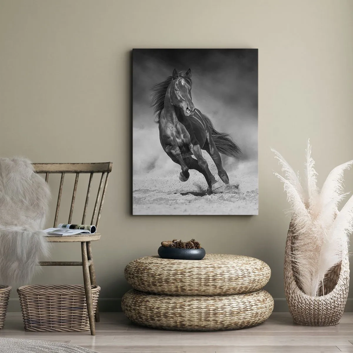 Cuadro sobre lienzo - Impresión de Imagen - Un caballo blanco y negro galopando por la arena. - 50x70cm - Digno del propio emir - Decoración de pared moderna para salón y dormitorio ARTTOR
