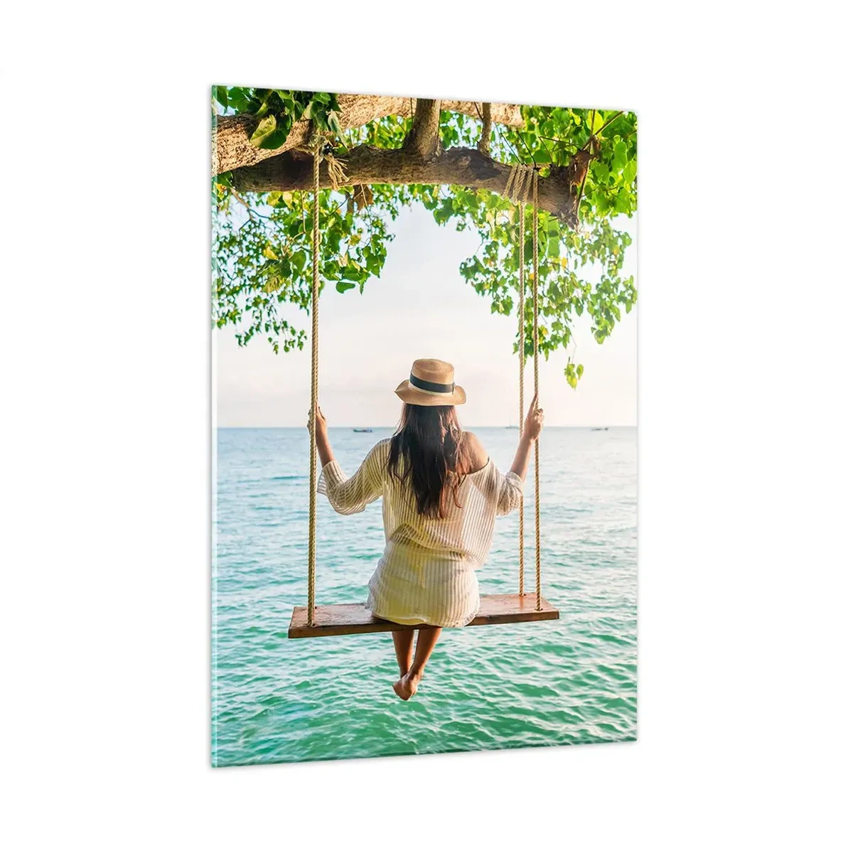Cuadro sobre vidrio - Impresiones sobre Vidrio - Mujer en un columpio junto al mar en un entorno tropical - 50x70cm - La vida es bella - Decoración de pared moderna para salón y dormitorio ARTTOR