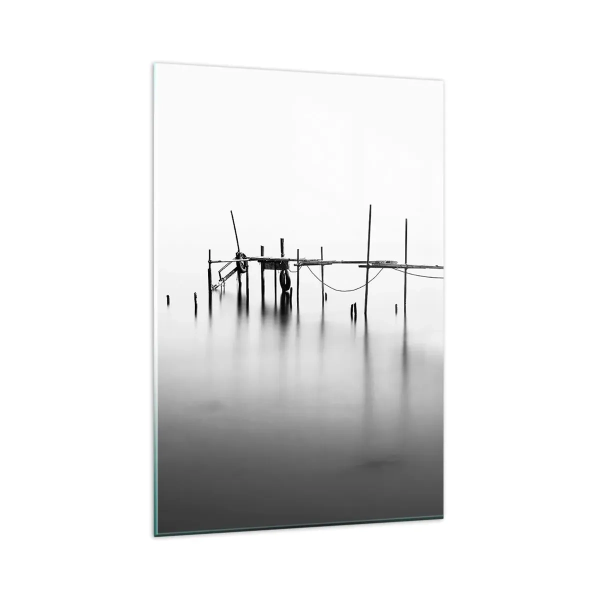 Cuadro sobre vidrio - Impresiones sobre Vidrio - Un embarcadero en blanco y negro inmerso en un paisaje brumoso. - 80x120cm - ¿Y si no hay mundo? - Decoración de pared moderna para salón y dormitorio ARTTOR