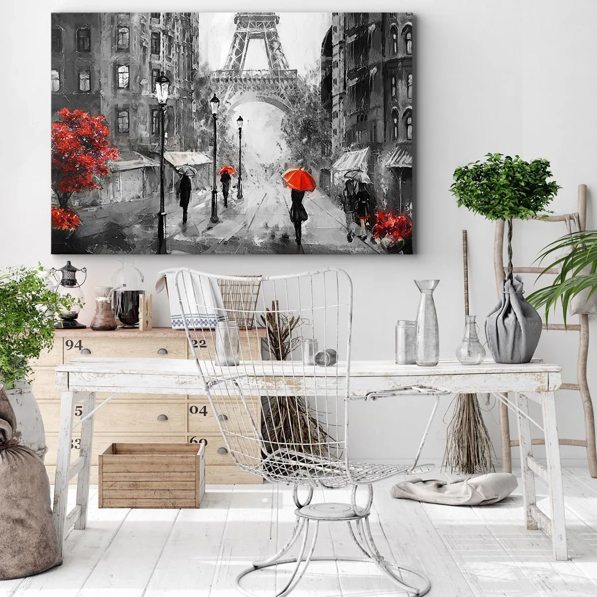 Cuadro sobre lienzo - Impresión de Imagen - Una calle con vistas a la Torre Eiffel y sombrillas rojas. - 70x50cm - Todos los caminos conducen a ella - Decoración de pared moderna para salón y dormitorio ARTTOR