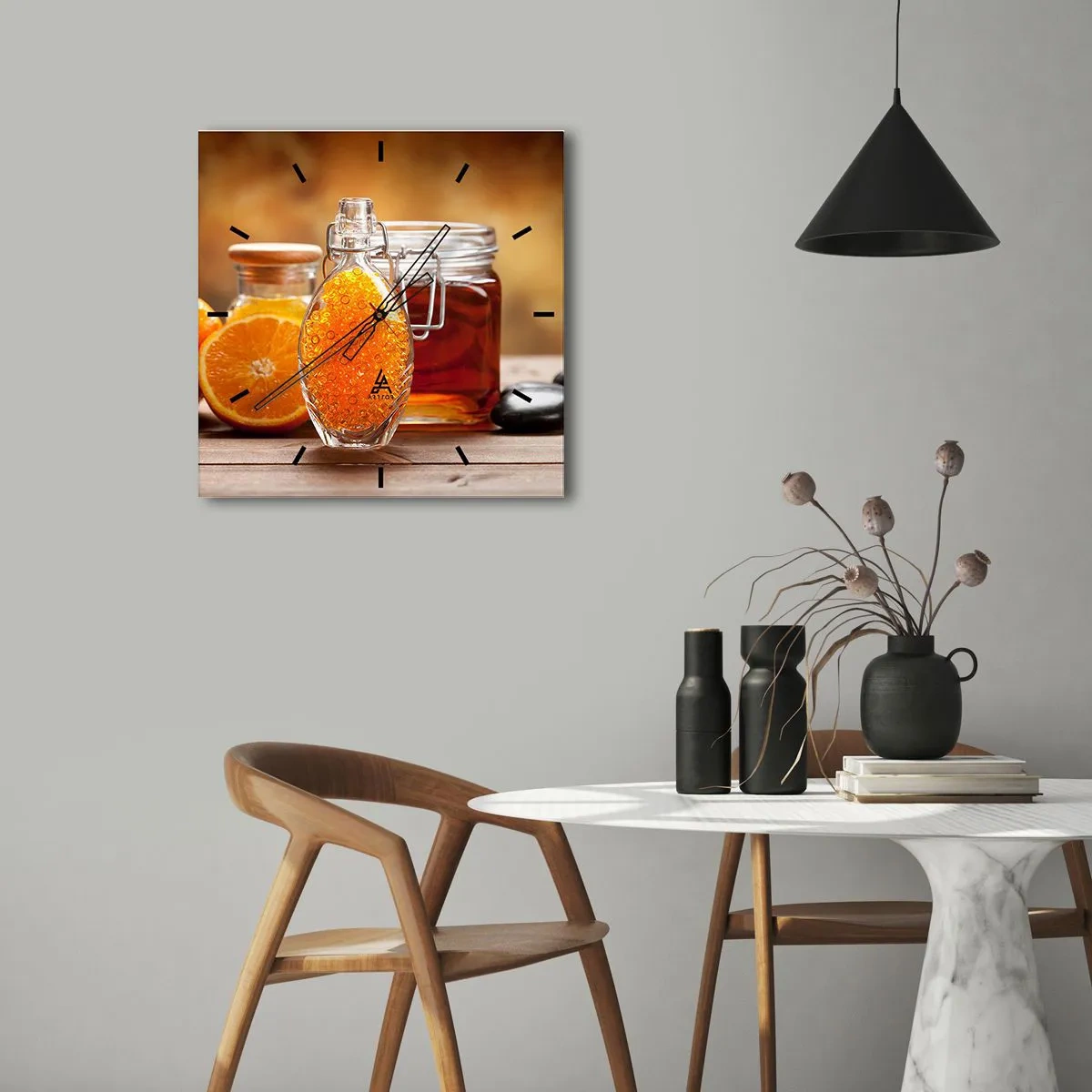 Reloj de pared - Reloj de vidrio - Una botella de líquido ámbar y naranjas frescas. - 30x30cm - Sabores y aromas soleados - Decoración de pared moderna para salón y dormitorio ARTTOR