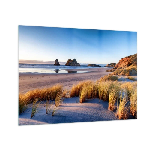 Cuadro sobre vidrio - Impresiones sobre Vidrio - Una playa al amanecer con césped y rocas al fondo y un mar en calma. - 70x50cm - Para buscadores de tranquilidad - Decoración de pared moderna para salón y dormitorio ARTTOR