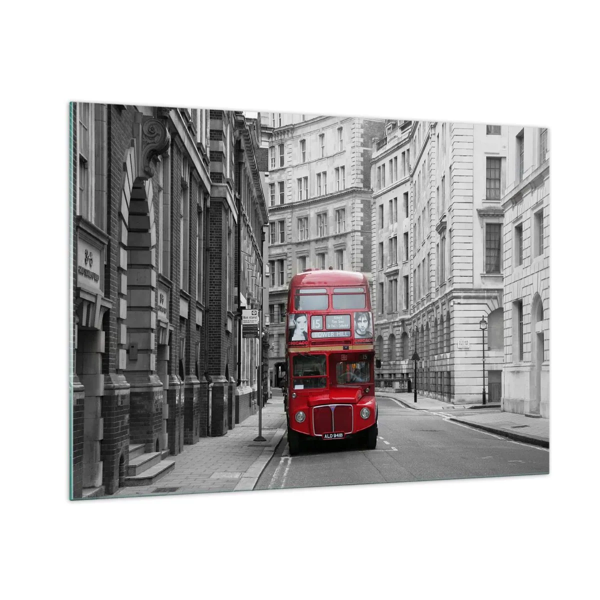 Cuadro sobre vidrio - Impresiones sobre Vidrio - Un autobús rojo entre las calles monocromáticas de la ciudad. - 100x70cm - La vida cotidiana no tiene por qué ser gris - Decoración de pared moderna para salón y dormitorio ARTTOR