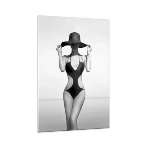 Cuadro sobre vidrio - Impresiones sobre Vidrio - Silueta en blanco y negro de una mujer con sombrero contra el fondo del mar. - 70x100cm - Mi nombre es Elegancia - Decoración de pared moderna para salón y dormitorio ARTTOR