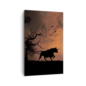 Cuadro sobre lienzo - Impresión de Imagen - Siluetas de toros contra un cielo naranja al atardecer - 80x120cm - Espectáculo dramático de la naturaleza - Decoración de pared moderna para salón y dormitorio ARTTOR