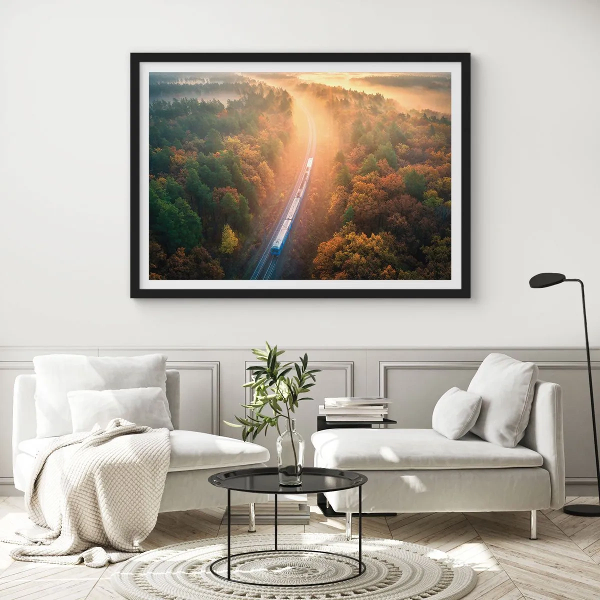 Póster en marco negro - Un tren en un bosque otoñal al amanecer. - 100x70cm - Un viaje otoñal - Decoración de pared moderna para salón y dormitorio ARTTOR