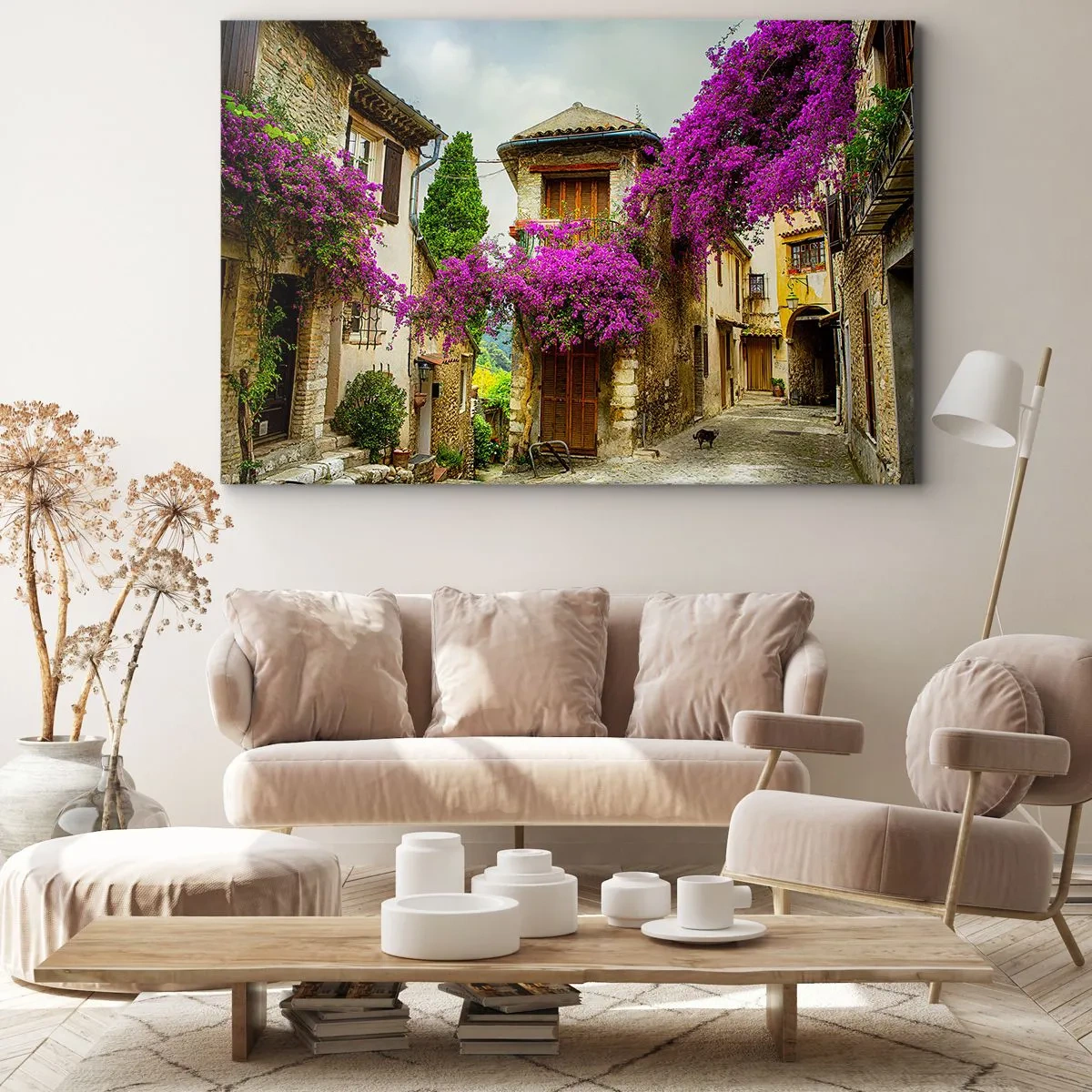 Cuadro sobre lienzo - Impresión de Imagen - Una calle de piedra con flores rosas y casas. - 70x50cm - Bajo un manto de flores - Decoración de pared moderna para salón y dormitorio ARTTOR