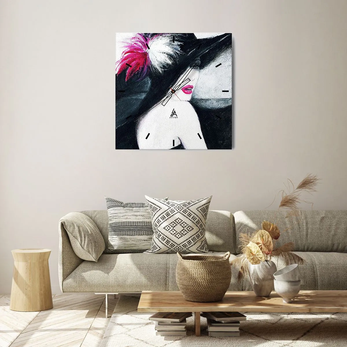 Reloj de pared - Reloj de vidrio - Mujer elegante con un sombrero de plumas - 30x30cm - Siempre un misterio - Decoración de pared moderna para salón y dormitorio ARTTOR
