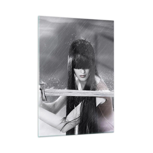 Cuadro sobre vidrio - Impresiones sobre Vidrio - Una mujer con una espada bajo la lluvia sobre un fondo monocromático. - 50x70cm - Hermosa y peligrosa - Decoración de pared moderna para salón y dormitorio ARTTOR