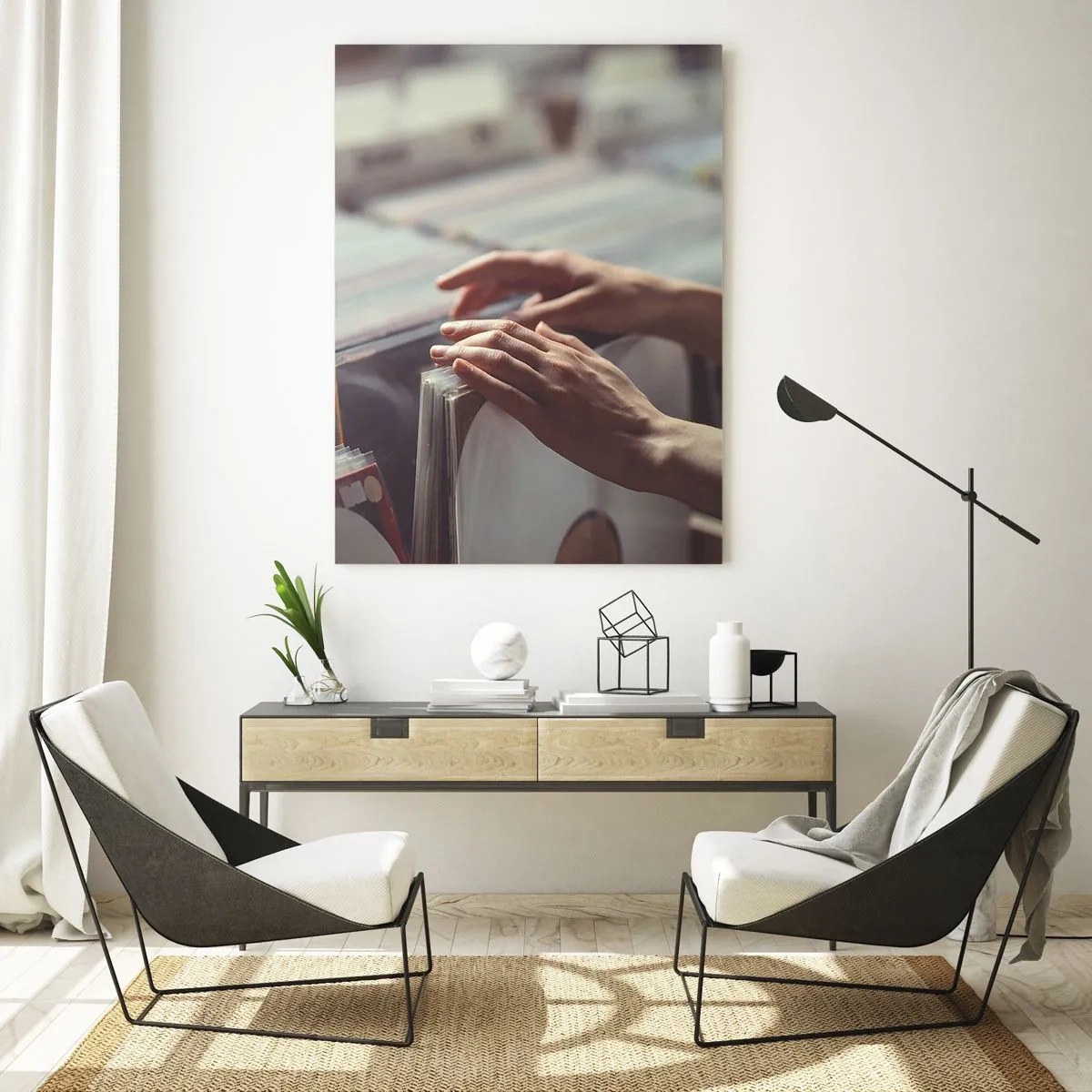 Cuadro sobre vidrio - Impresiones sobre Vidrio - Manos mirando a través de una colección de vinilos - 70x100cm - En busca de emociones - Decoración de pared moderna para salón y dormitorio ARTTOR