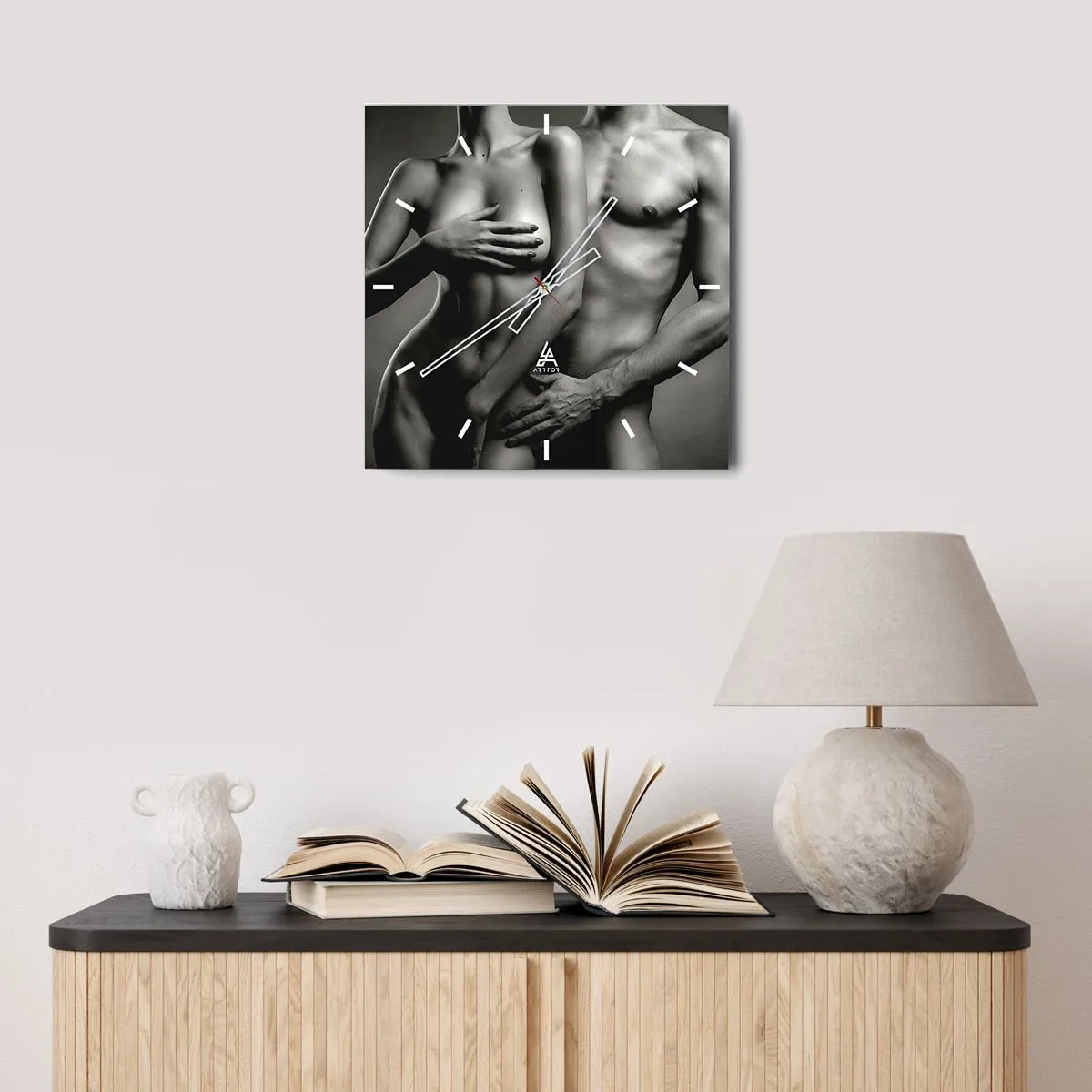 Reloj de pared - Reloj de vidrio - Representación en blanco y negro de cuerpos femeninos y masculinos en una pose artística. - 30x30cm - Adán y Eva - Decoración de pared moderna para salón y dormitorio ARTTOR