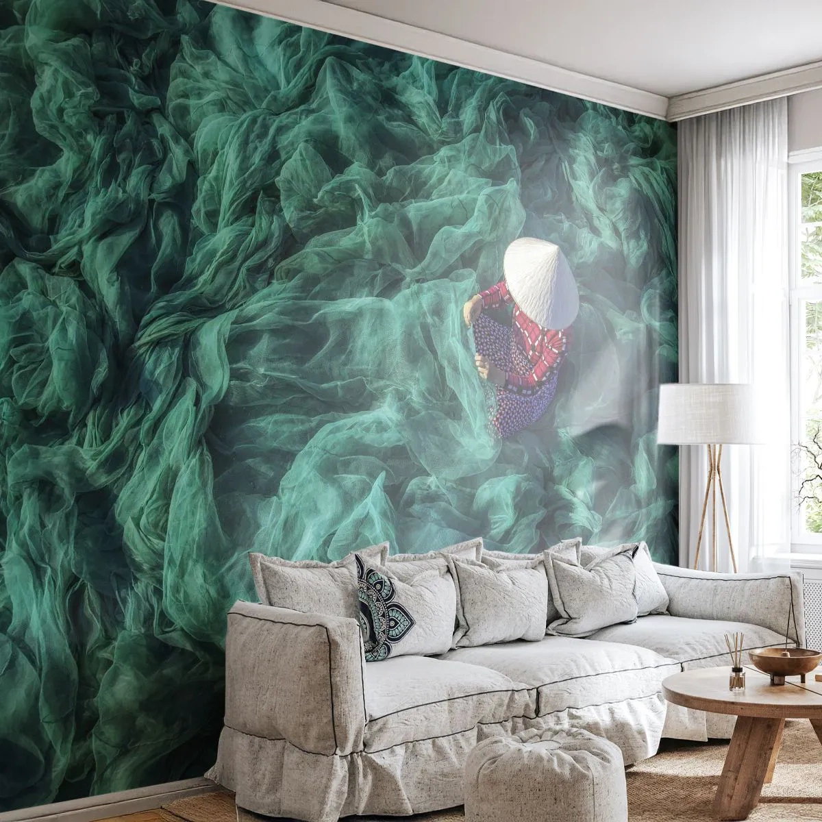 Fotomural Premium Sand - Tejedor tradicional vietnamita con redes de pesca verdes - 100x70cm - En un mar de redes - Decoración de pared moderna para salón y dormitorio ARTTOR