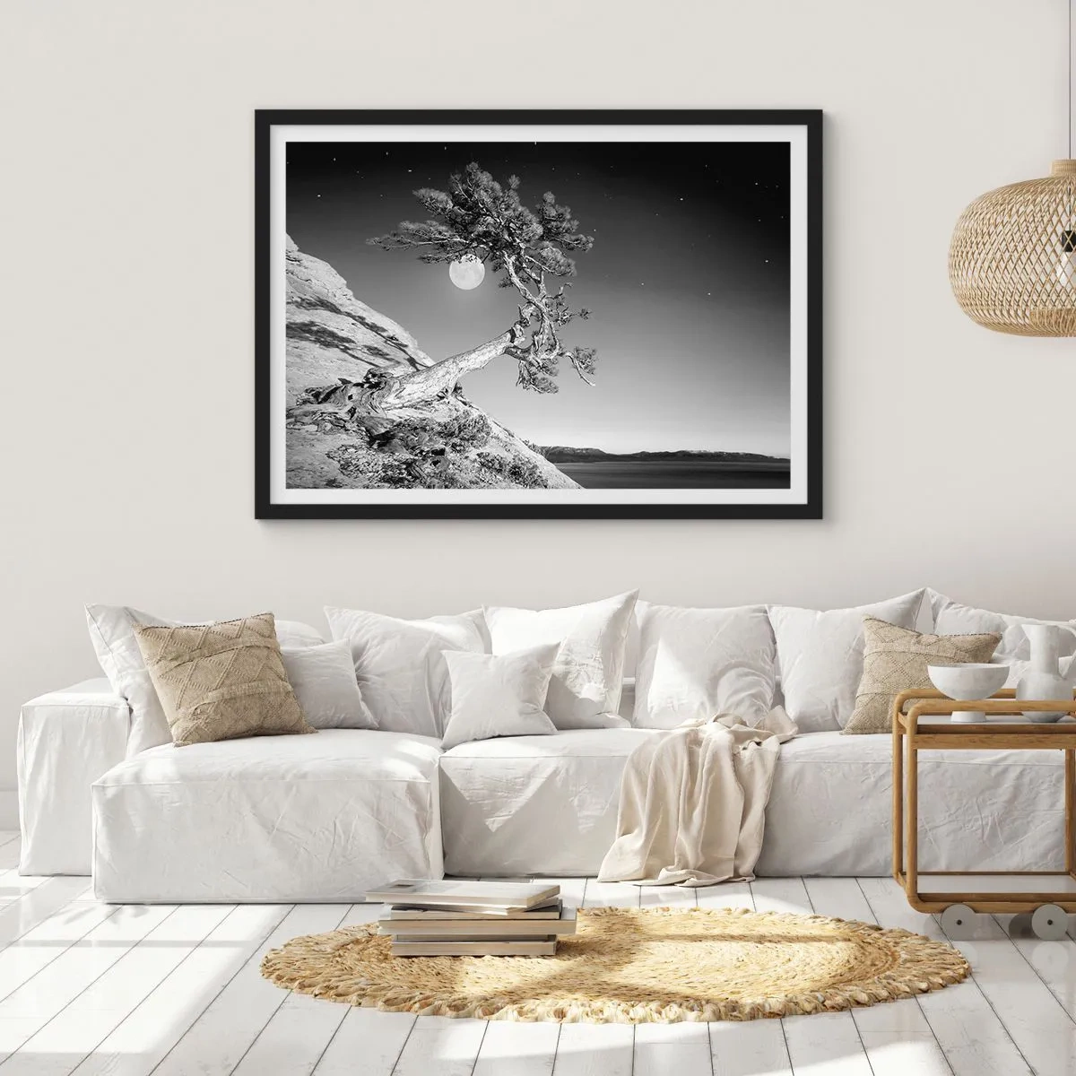 Póster en marco negro - Árbol en blanco y negro en un acantilado con la luna al fondo - 100x70cm - Un guerrero victorioso - Decoración de pared moderna para salón y dormitorio ARTTOR