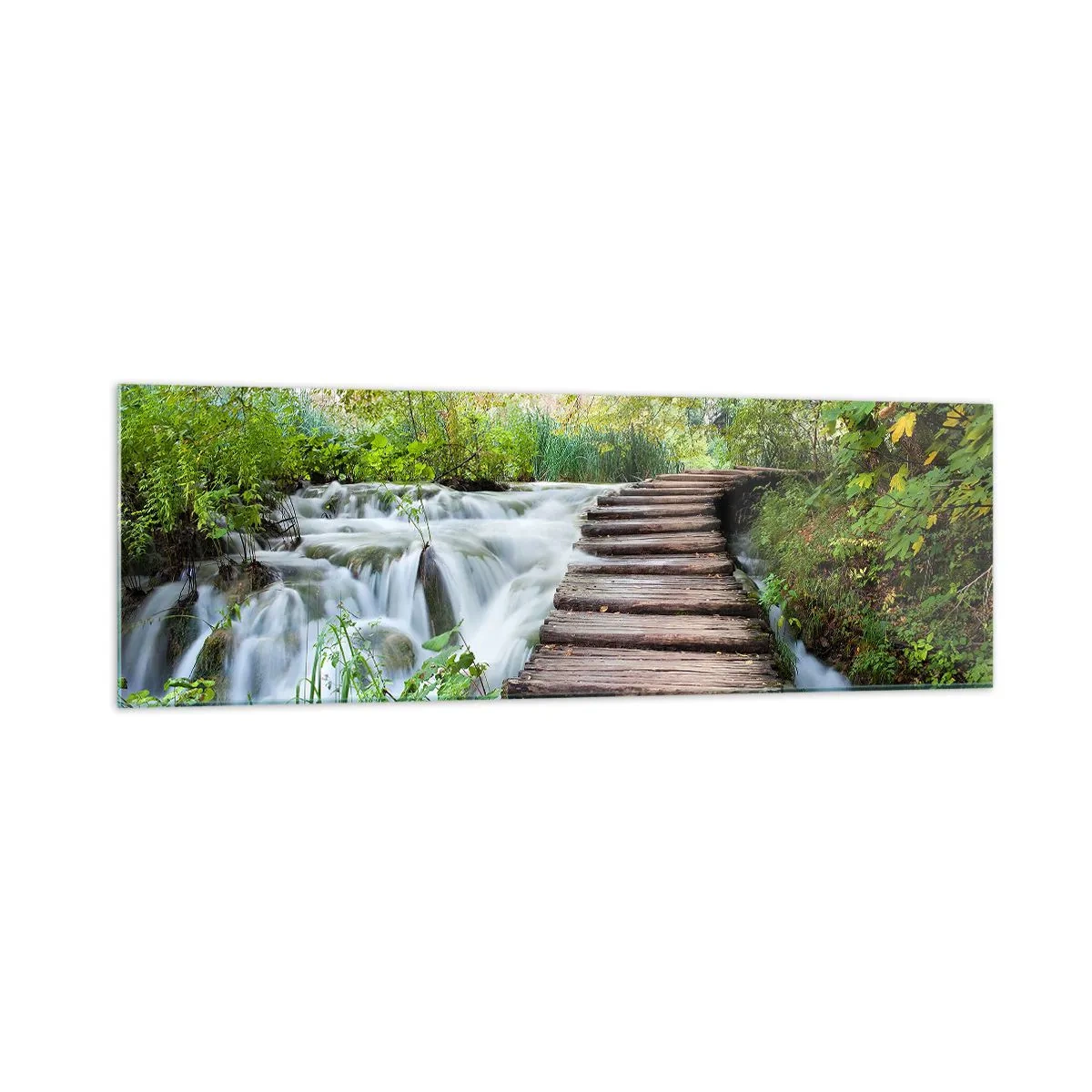 Cuadro sobre vidrio - Impresiones sobre Vidrio - Un puente de madera sobre una cascada rodeado de un exuberante bosque verde. - 160x50cm - No es agua silenciosa en absoluto - Decoración de pared moderna para salón y dormitorio ARTTOR