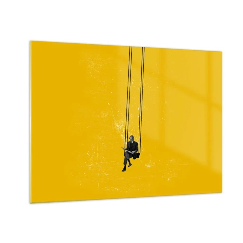 Cuadro sobre vidrio - Impresiones sobre Vidrio - Una figura en un columpio colgando sobre un fondo amarillo. - 70x50cm - Un día como cualquier otro - Decoración de pared moderna para salón y dormitorio ARTTOR