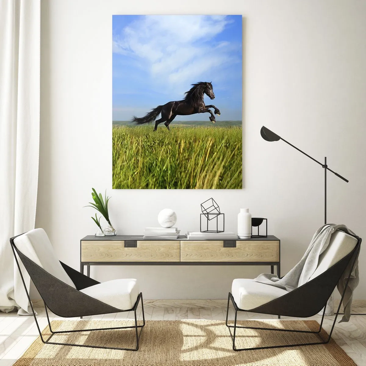 Cuadro sobre vidrio - Impresiones sobre Vidrio - Un caballo negro corriendo contra un cielo azul y un prado verde. - 80x120cm - Emocionante manifiesto de libertad - Decoración de pared moderna para salón y dormitorio ARTTOR